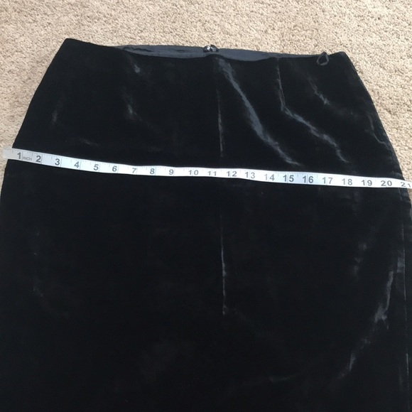ESCADA Size 42 black velvet pencil skirt - Picture 10 of 10